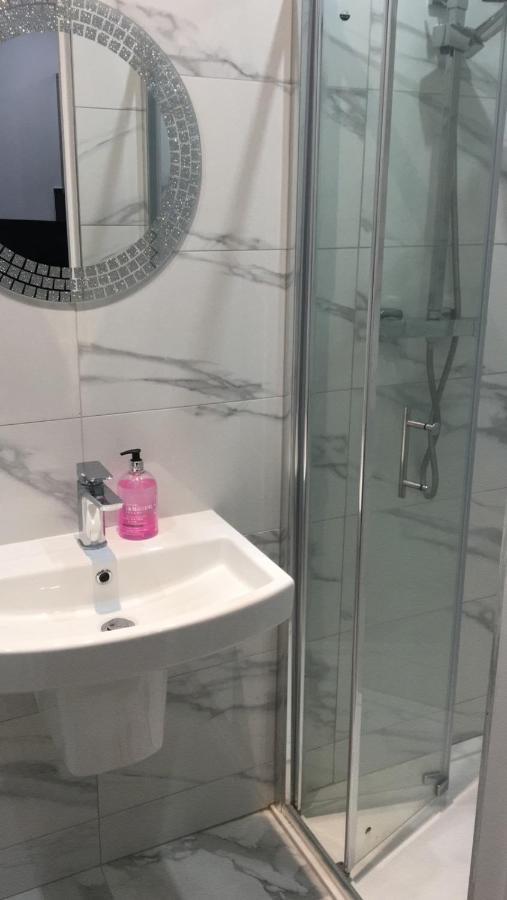 Grand Bleu - London - Next To Piccadilly Line Tube Station & Brand New Facilities 호텔 외부 사진