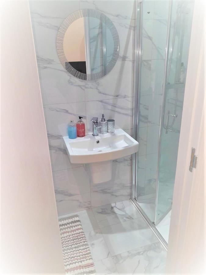 Grand Bleu - London - Next To Piccadilly Line Tube Station & Brand New Facilities 호텔 외부 사진