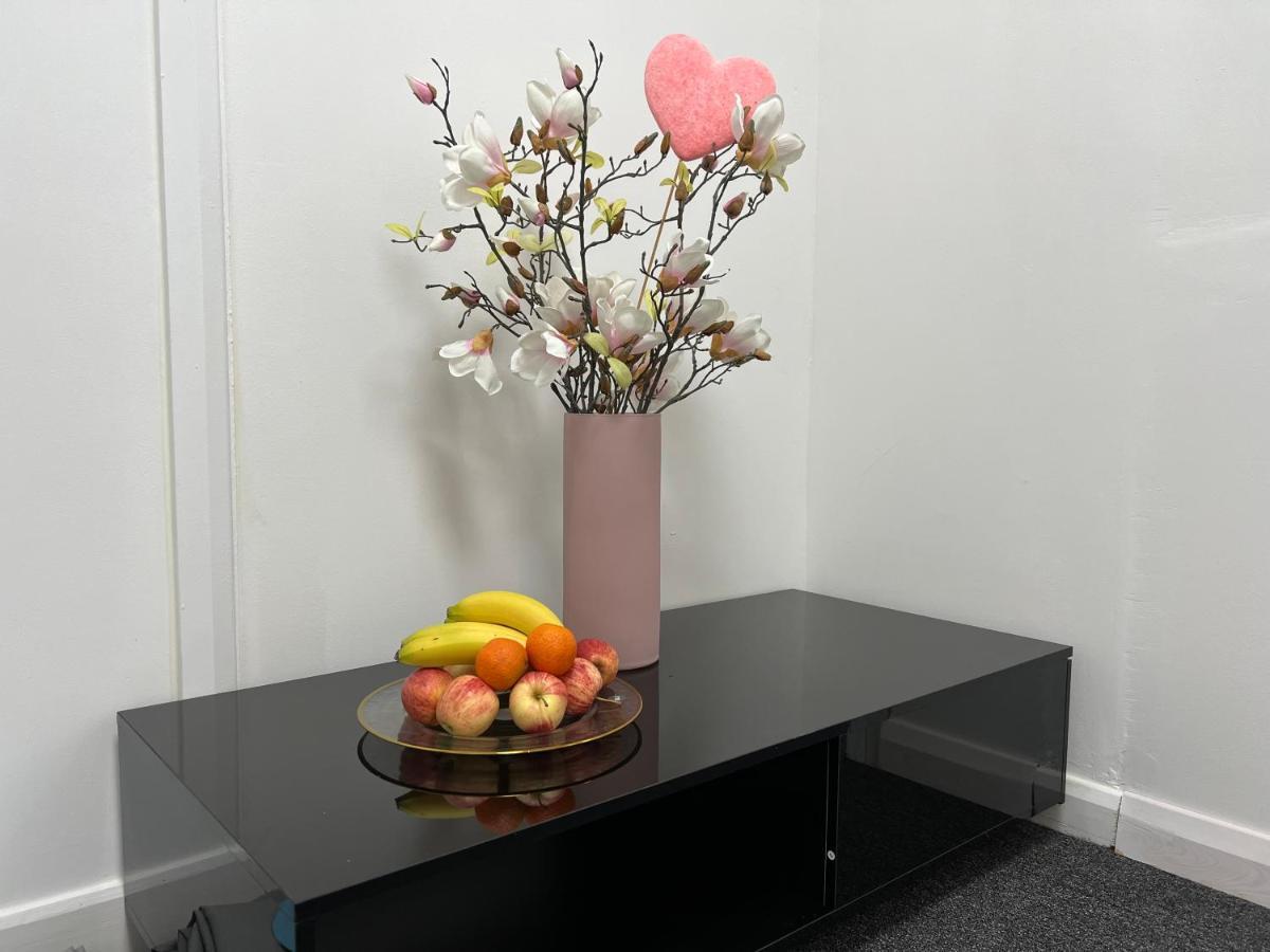 Grand Bleu - London - Next To Piccadilly Line Tube Station & Brand New Facilities 호텔 외부 사진