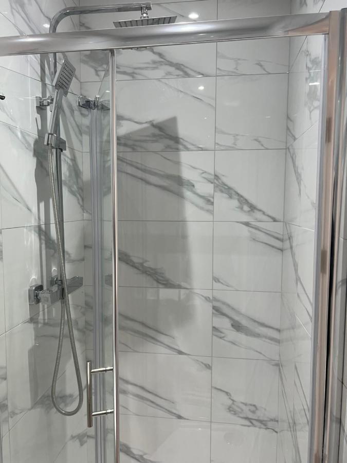 Grand Bleu - London - Next To Piccadilly Line Tube Station & Brand New Facilities 호텔 외부 사진