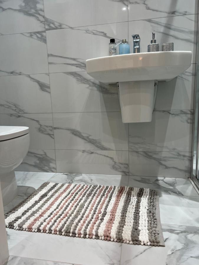 Grand Bleu - London - Next To Piccadilly Line Tube Station & Brand New Facilities 호텔 외부 사진