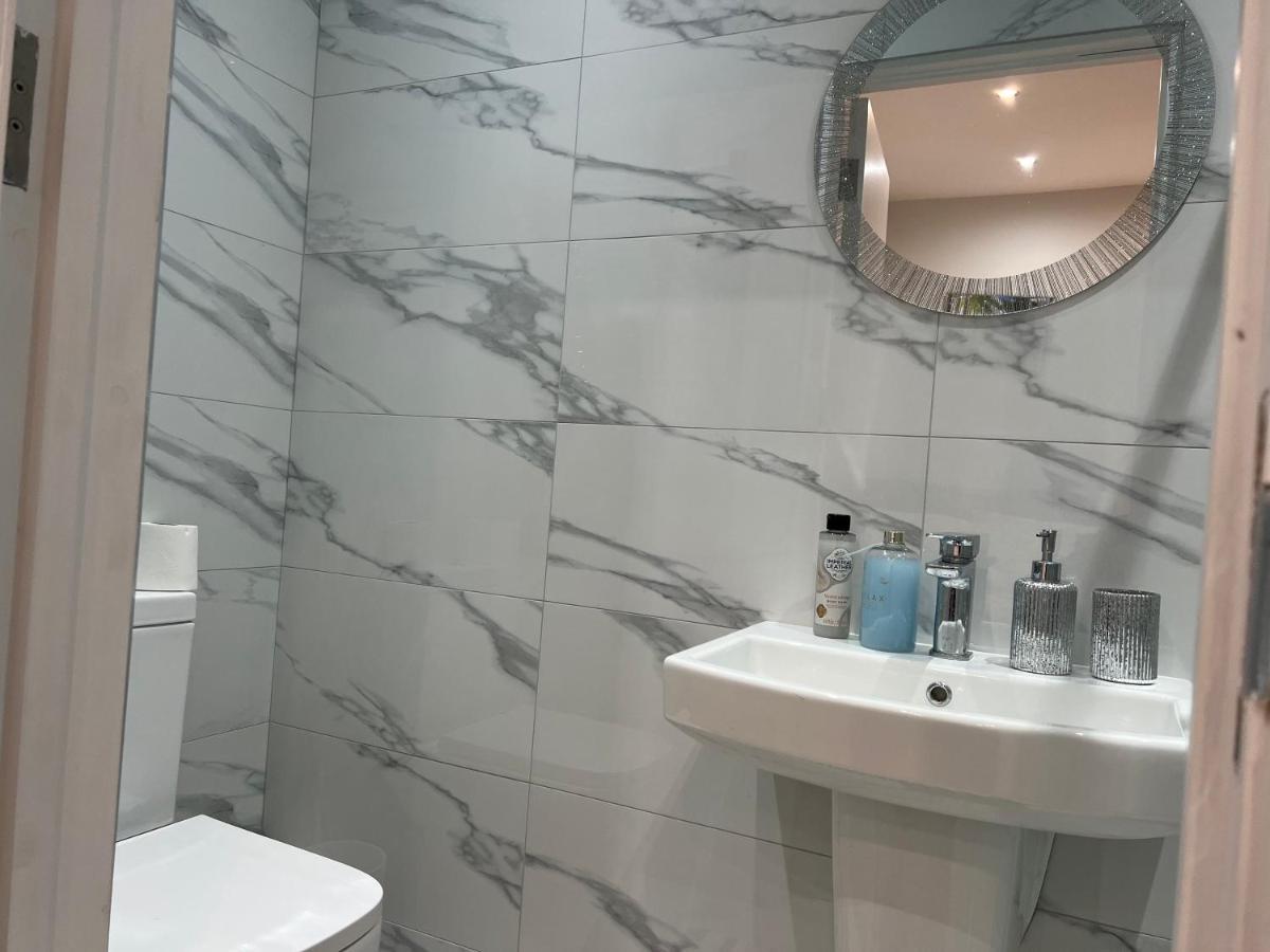 Grand Bleu - London - Next To Piccadilly Line Tube Station & Brand New Facilities 호텔 외부 사진