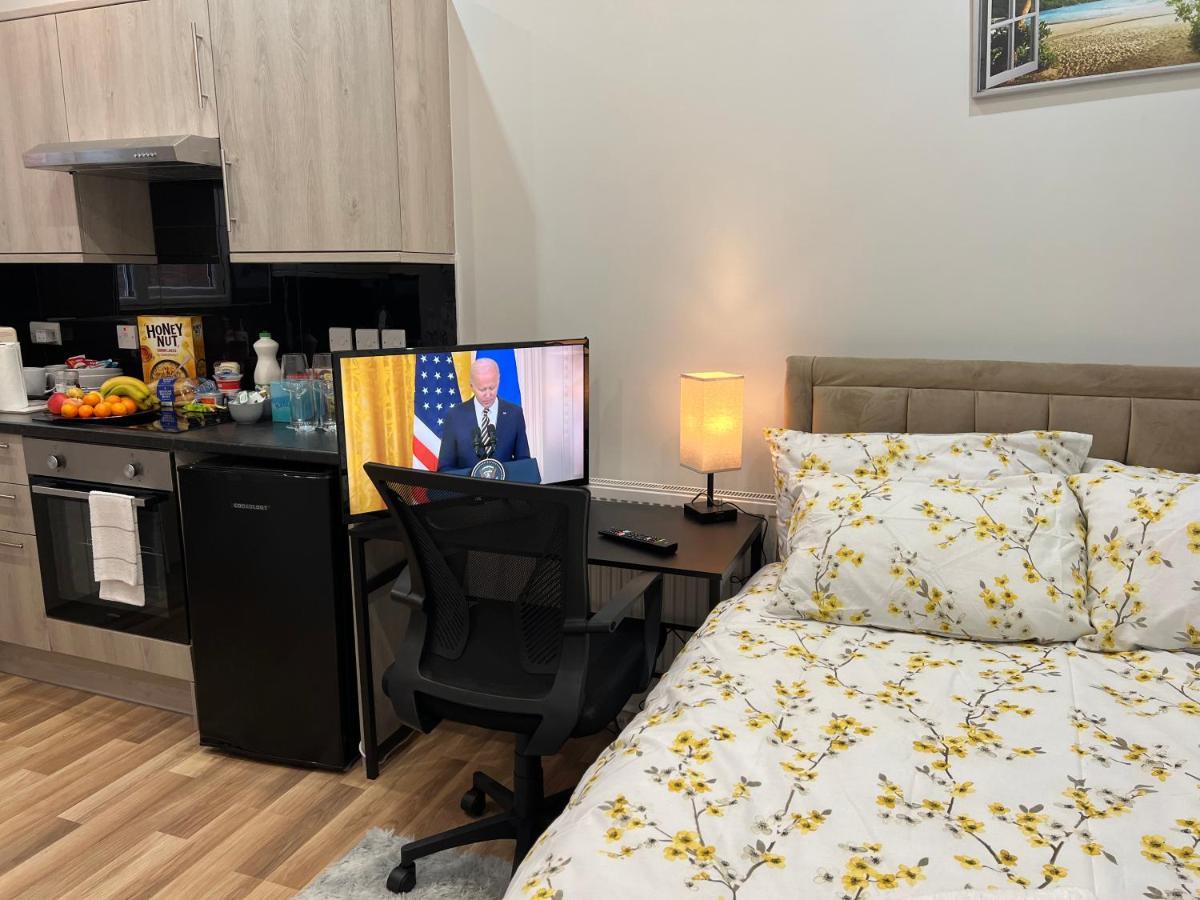Grand Bleu - London - Next To Piccadilly Line Tube Station & Brand New Facilities 호텔 외부 사진