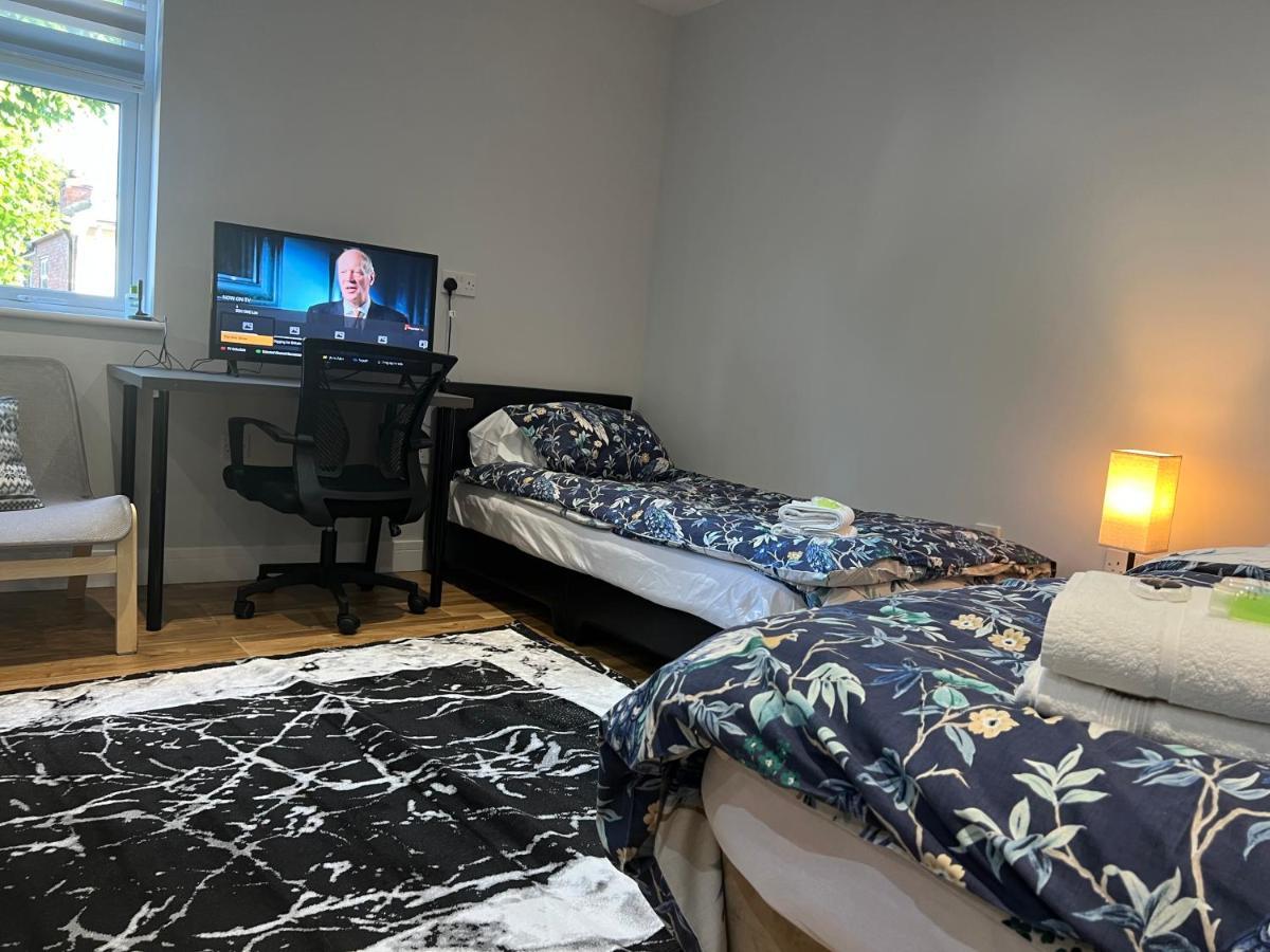 Grand Bleu - London - Next To Piccadilly Line Tube Station & Brand New Facilities 호텔 외부 사진