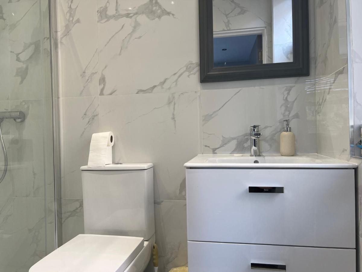 Grand Bleu - London - Next To Piccadilly Line Tube Station & Brand New Facilities 호텔 외부 사진