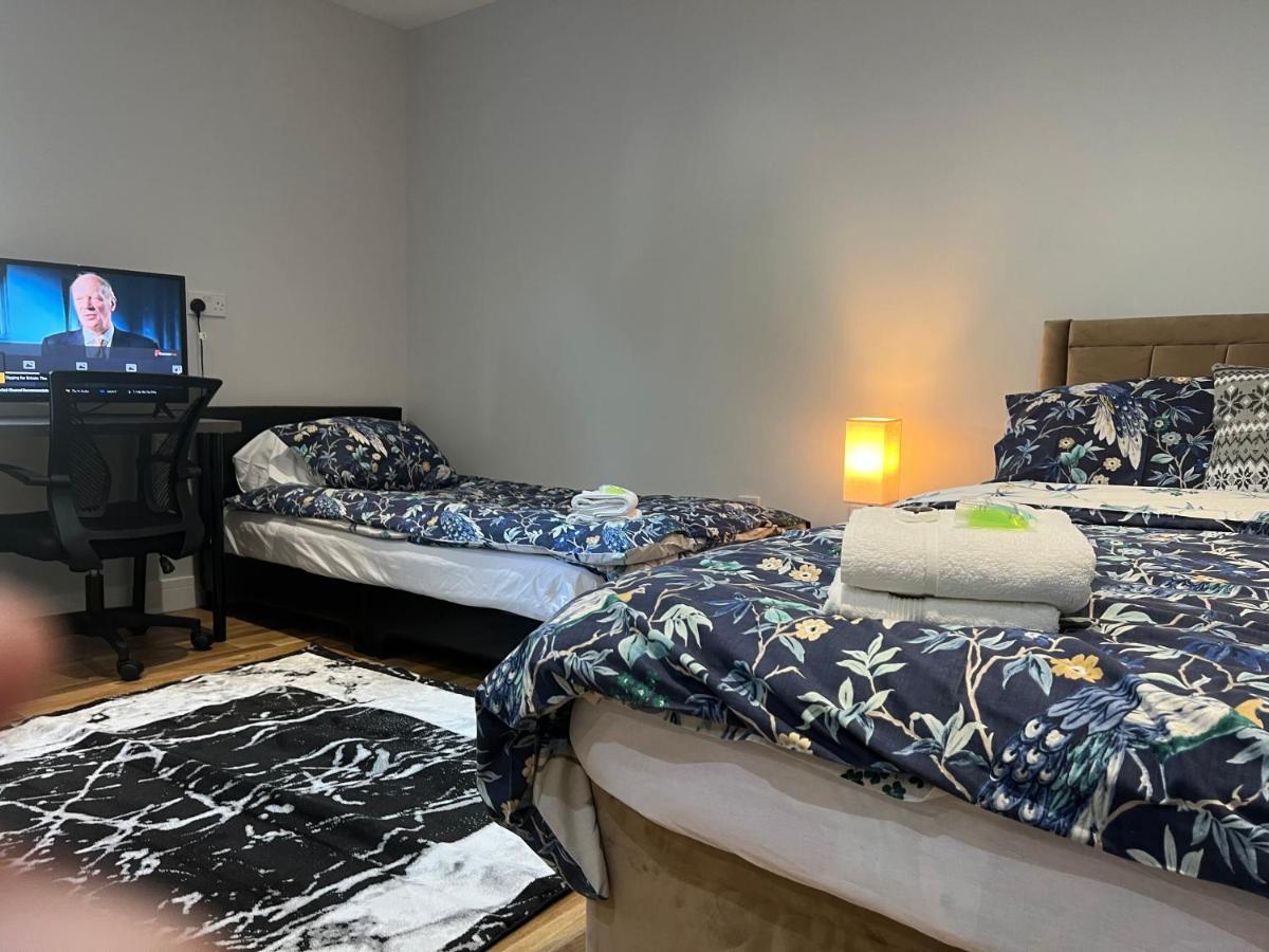 Grand Bleu - London - Next To Piccadilly Line Tube Station & Brand New Facilities 호텔 외부 사진