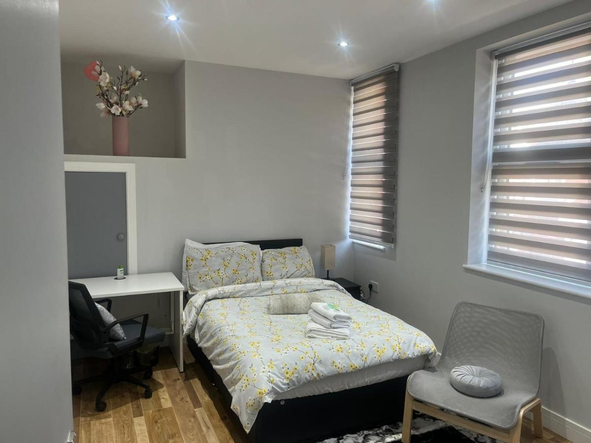 Grand Bleu - London - Next To Piccadilly Line Tube Station & Brand New Facilities 호텔 외부 사진