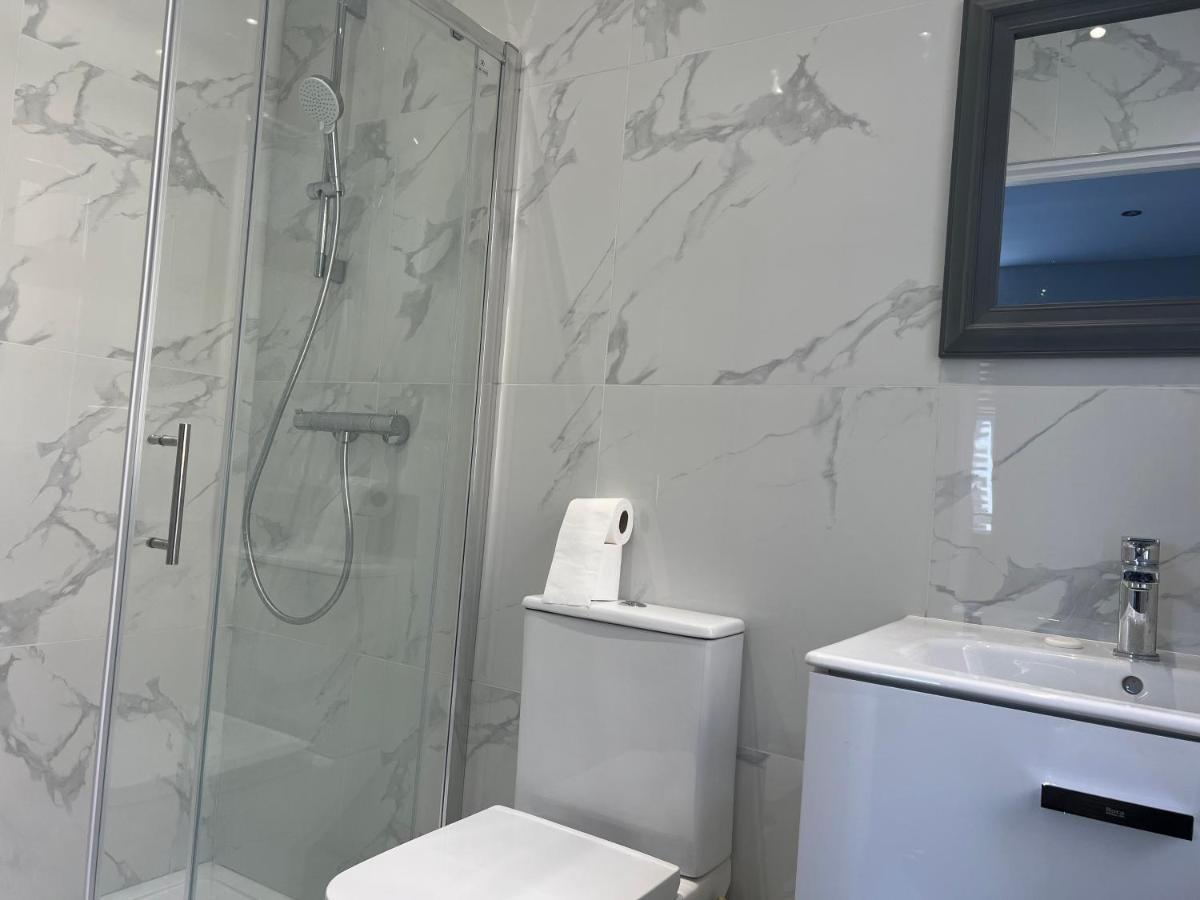 Grand Bleu - London - Next To Piccadilly Line Tube Station & Brand New Facilities 호텔 외부 사진