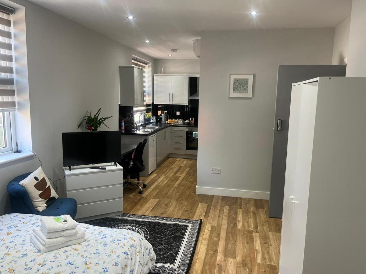 Grand Bleu - London - Next To Piccadilly Line Tube Station & Brand New Facilities 호텔 외부 사진